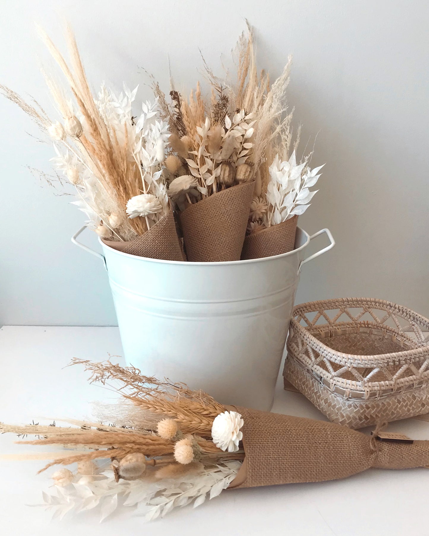 Neutral/White Posy